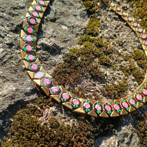 Vintage, 1950s gold tone panel chain necklace w black enamel and hand-painted - Picture 7 of 13